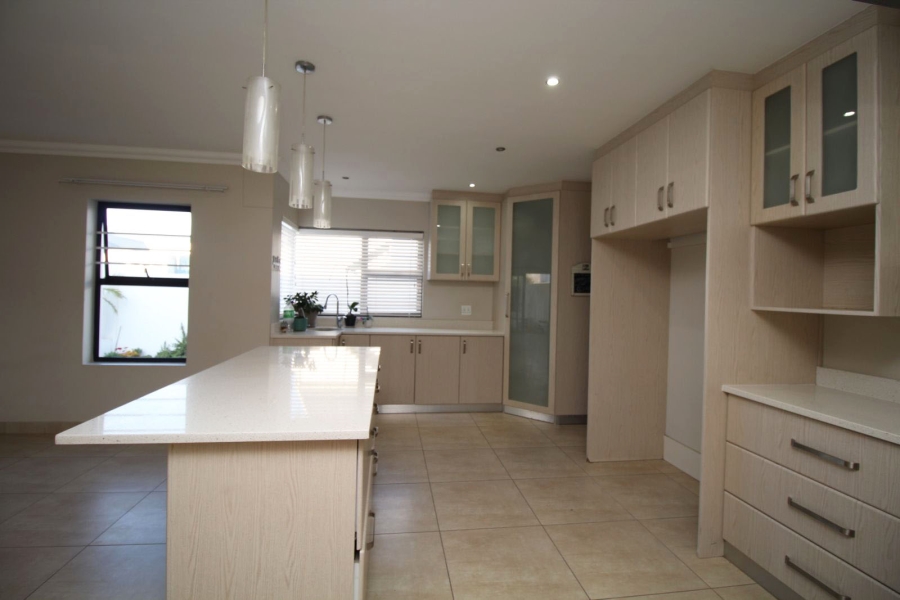 3 Bedroom Property for Sale in Blue Lagoon Western Cape